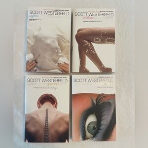 Uglies by Scott Westerfeld Paperback Box Set Books 1-4
